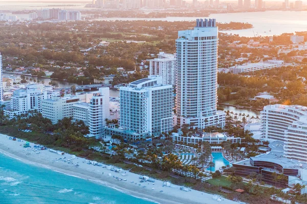 Wybrzeża Miami Beach, widok z lotu ptaka o zmierzchu — Zdjęcie stockowe