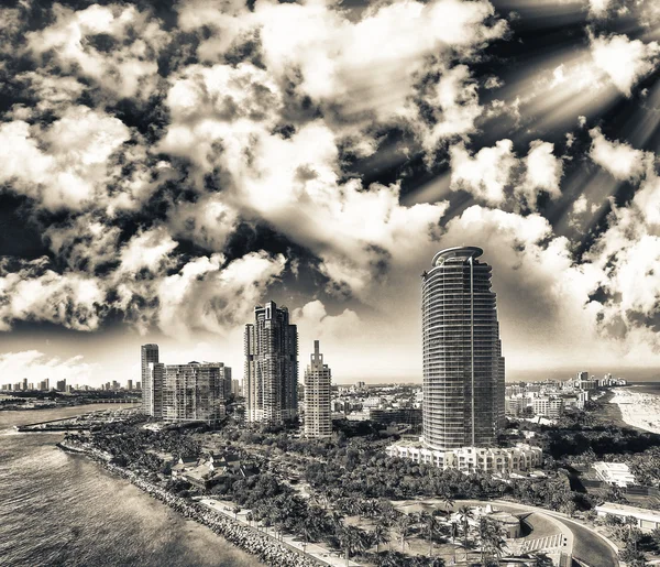 Miami beach sunset skyline vom South Point Park, Luftaufnahme - — Stockfoto