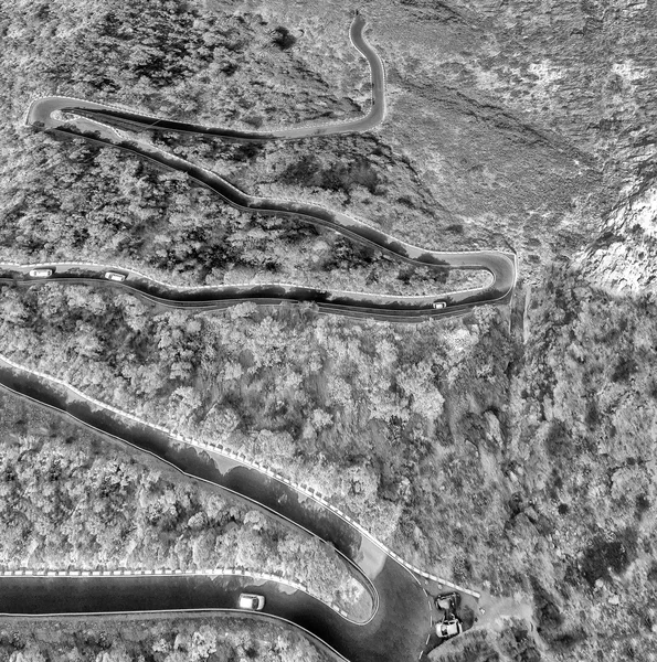 Κάτοψη της ελικοειδούς ορεινού δρόμου — Φωτογραφία Αρχείου