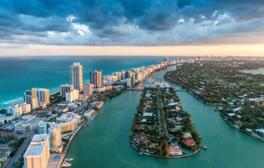 Miami Beach, binalar, nehir ve sebze harika havadan görünümü