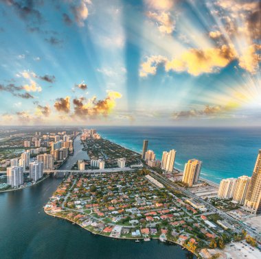 Havadan görüldüğü gibi Miami Beach kıyı şeridi