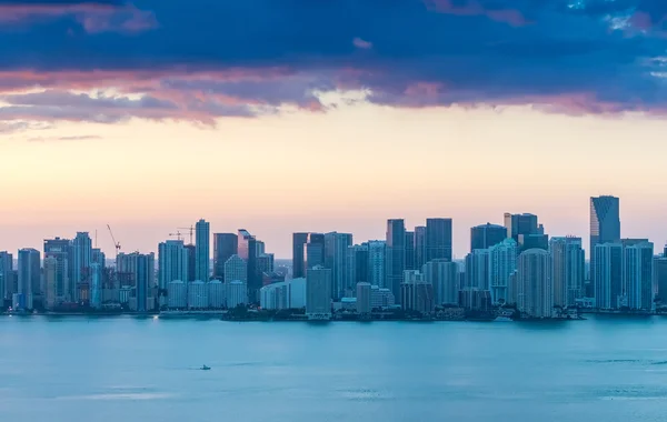 Naplemente alatt Miami Downtown. Szép légi felvétel a Florida — Stock Fotó