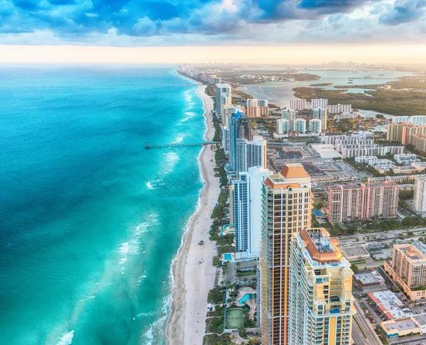 Skyline de Miami Beach, vista aérea ao entardecer — Fotografia de Stock