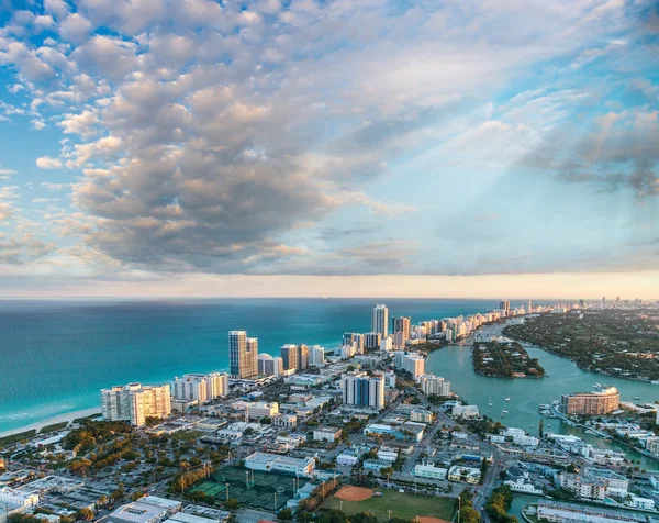 迈阿密海滩海岸线，从空中可以看到 — 图库照片