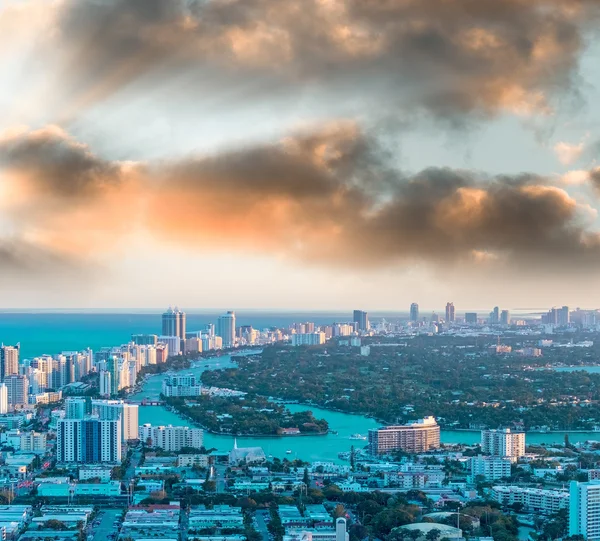 Vista aérea bonita do por do sol de Miami, Florida - EUA — Fotografia de Stock