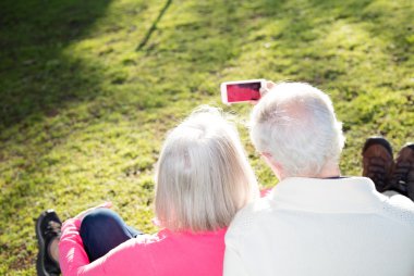 70 li yıllarda açık mutlu emekli çift rahatlatıcı