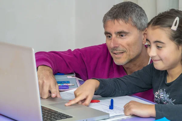 Young Schoolgirl Studying Homework Her Online Lesson Home Her Father — Stock Photo, Image