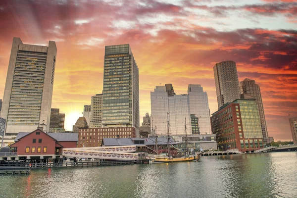 Boston Waterfront Skyline Stadsbyggnader Vid Solnedgången Sett Utifrån Fort Point — Stockfoto