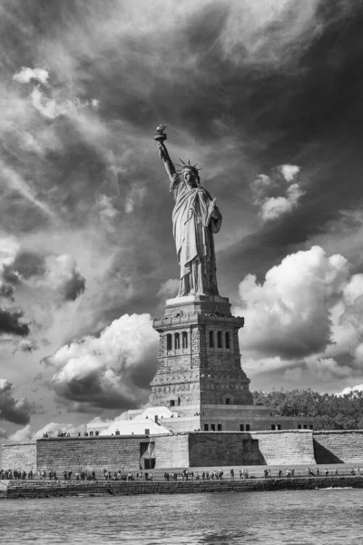 Cores Céu Fundo Estátua Liberdade Nova York — Fotografia de Stock