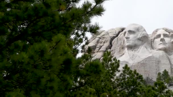 Mt. Rushmore National Memorial est situé dans le sud-ouest du Dakota du Sud, aux États-Unis. Vue panoramique — Video