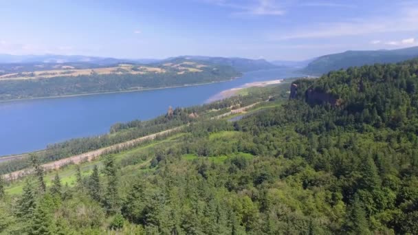 Oregon 'daki Columbia Nehri Boğazı, harika bir hava manzarası. — Stok video