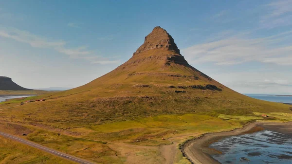 Αεροφωτογραφία Του Ορεινού Τοπίου Kirkjufell Στην Ισλανδία Άποψη Drone — Φωτογραφία Αρχείου