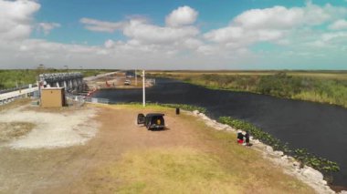 Everglades Ulusal Parkı 'nın havadan görünüşü, Florida, ABD. Güzel bir günde bataklık ve sulak alanlar