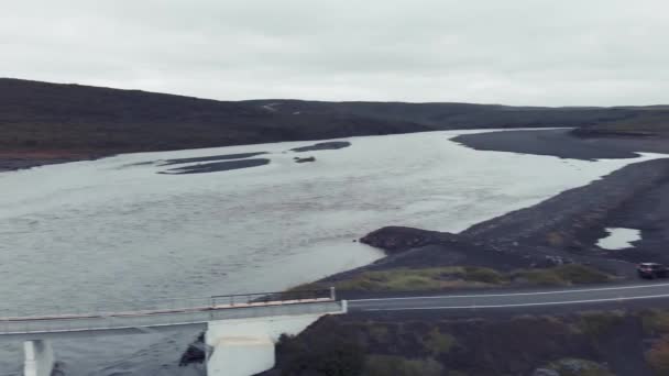 Landskap av en bro i flygsikt, island — Stockvideo