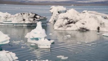 Jokulsarlon lagününün panoramik manzarası, İzlanda