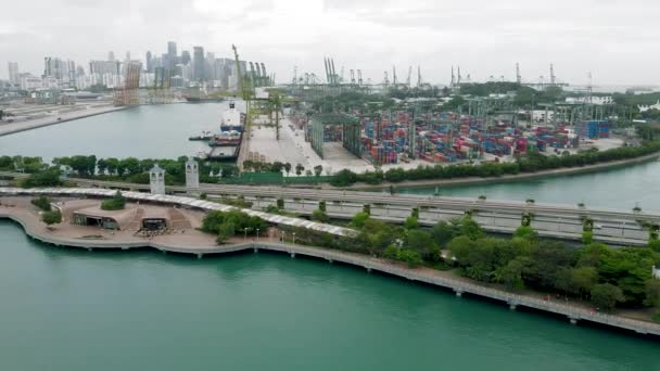 Pulau Sentosa, Singapura. Pandangan udara kota dan garis pantai. — Stok Video