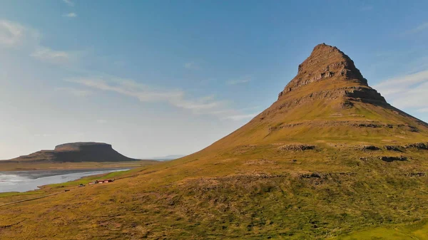 Αεροφωτογραφία Του Ορεινού Τοπίου Kirkjufell Στην Ισλανδία Άποψη Drone — Φωτογραφία Αρχείου