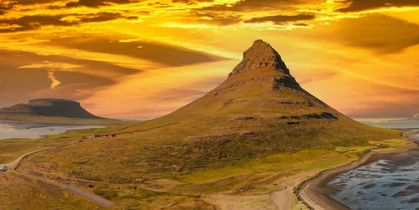 Αεροφωτογραφία Του Τοπίου Του Βουνού Kirkjufell Κατά Ηλιοβασίλεμα Στην Ισλανδία — Φωτογραφία Αρχείου