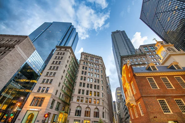 Boston Outubro 2015 Vista Noturna Edifícios Cidade Com Nuvens — Fotografia de Stock