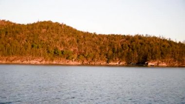 Queensland üzerinde gün batımı WhitSunday Adaları