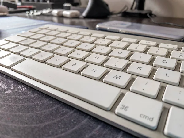 Teclado Inalámbrico Moderno Oficina —  Fotos de Stock