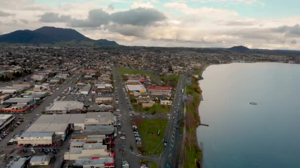 Vista aérea del horizonte de Rotorua en invierno, Nueva Zelanda — Vídeo de stock