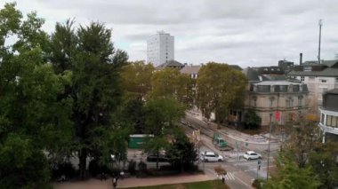 HEIDELBERG, ALMANY - EYLÜL 2019: Heidelberg şehir manzarası yaz sezonunda ağır çekimde, Almanya