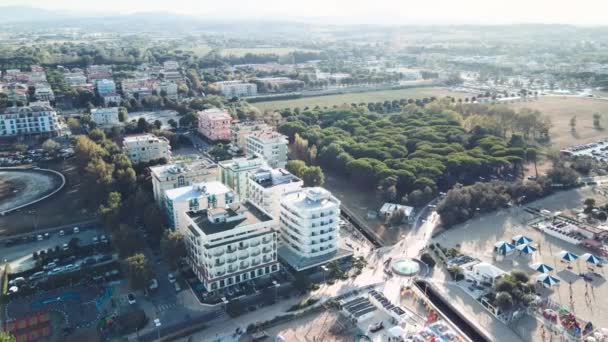 Misano Adriatico, Italie. Vue aérienne depuis un drone en été — Video