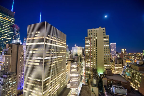 マンハッタンの夜のライト ニューヨーク市の空の景色 — ストック写真