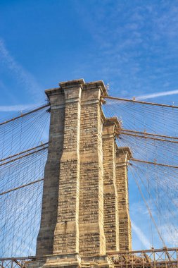 New York 'taki Brooklyn Köprüsü' nün yüksek kulesi..