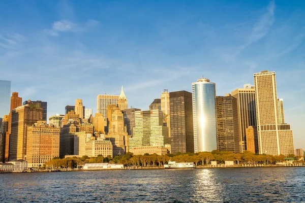 Geweldige Zonsondergang Kleuren Van Lower Manhattan Skyline Vanaf Veerboot New — Stockfoto