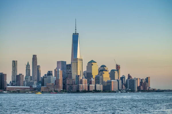 Amazing Sunset Colors Lower Manhattan Skyline Ferry Boat New York — Stock Photo, Image