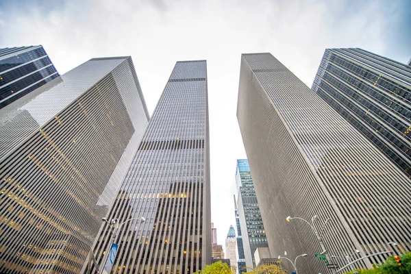 Ruas Manhattan Nova Iorque Skyline Ponto Vista Inferior — Fotografia de Stock