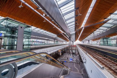 AMSTERDAM, NETHERLANDS - 25 Nisan 2015: Merkezi Tren İstasyonunun İçi.