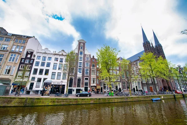 Amsterdam Países Bajos Abril 2015 Casas Edificios Tradicionales Canal — Foto de Stock