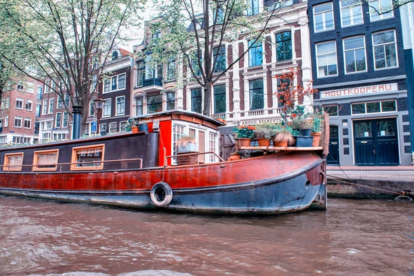 Amsterdam Netherlands April 2015 Traditional Houses Buildings Canal Boats Water — 图库照片