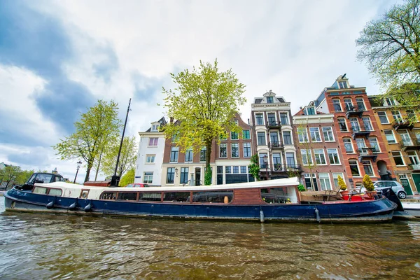 Amsterdam Canali Barche Con Edifici Paesi Bassi — Foto Stock