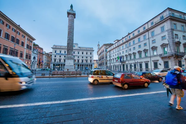 Rome Italië Juni 2014 Verkeer Langs Straten Van Stad Een — Stockfoto