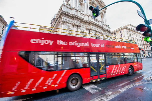 Rome Italien Juni 2014 City Sightseeing Bus Hastigheder Langs Byen - Stock-foto