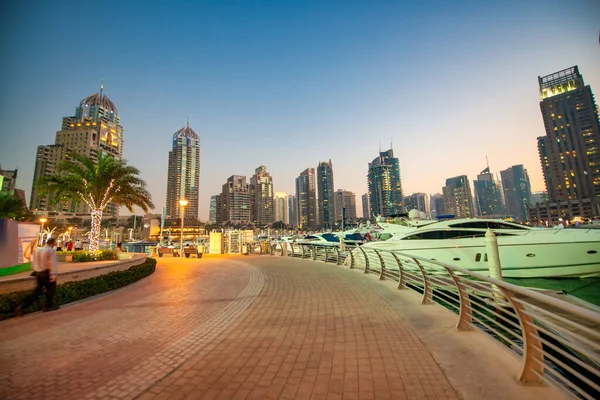 Dubai Förenade Arabemiraten December 2016 Dubai Marina Vid Solnedgången Strandpromenaden — Stockfoto