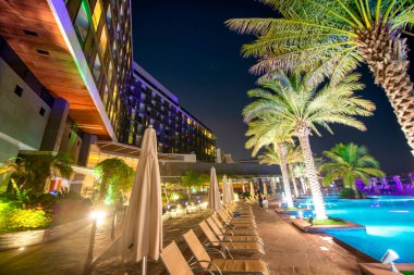 ABU DHABI, BAE - 6 ARALIK 2016: Abu Dabi Yas Adası Marina Gezinti Alanı.