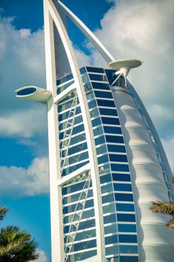 DUBAI, BAE - 11 Aralık 2016: Madinat Jumeirah 'dan Burj Al Arab.