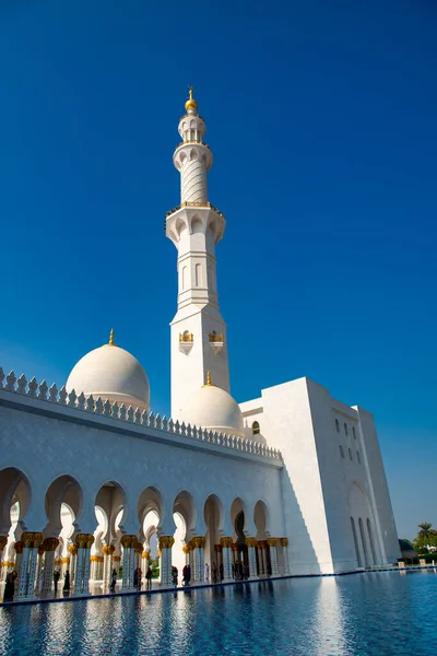 Abu Dhabi Uae Δεκεμβρίου 2016 Εξωτερική Άποψη Του Μεγάλου Τζαμιού — Φωτογραφία Αρχείου