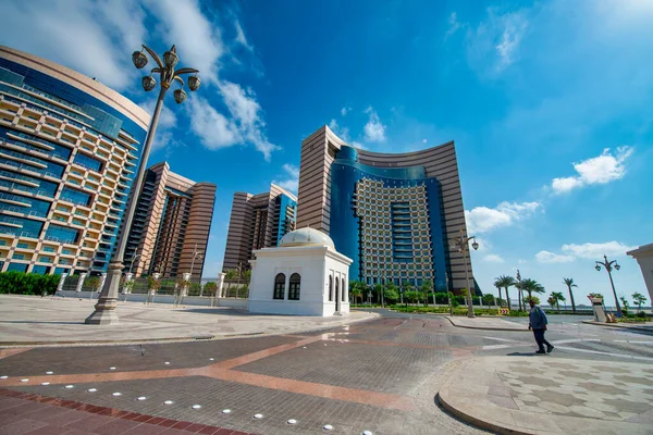 Abu Dhabi Оаэ Декабря 2016 Года Здания Абу Даби Вдоль — стоковое фото