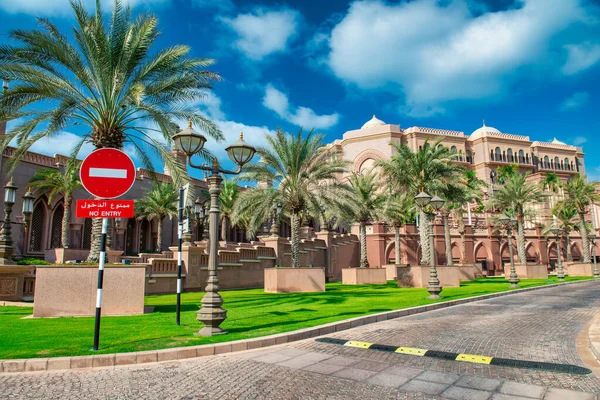 Abu Dhabi Uae December 2016 Abu Dhabi Emirates Palace Corniche — Stock Photo, Image