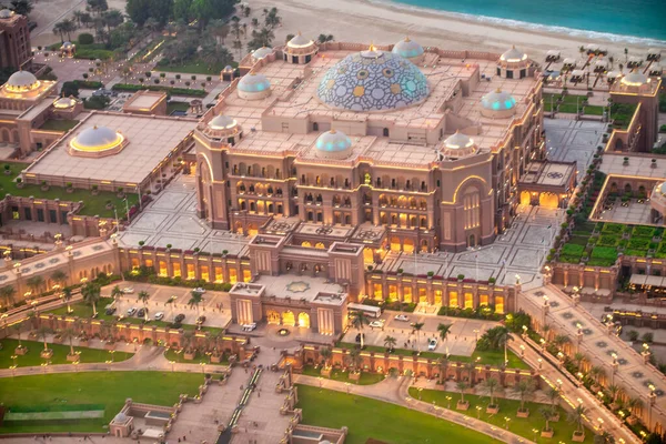 Flygfoto Över Emirates Palace Abu Dhabi Natten — Stockfoto