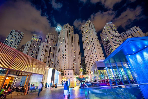 Дубай Оаэ Декабря 2016 Небоскрёбы Вдоль Набережной Дубая Марина Ночью — стоковое фото