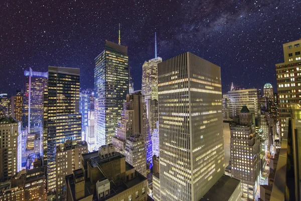 在星夜下俯瞰曼哈顿摩天大楼的空中风景 美国纽约市 — 图库照片