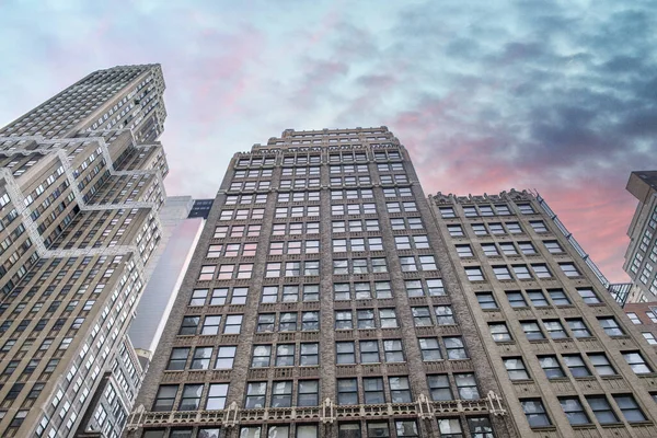 Colores Del Cielo Del Atardecer Sobre Manhattan Skyline Nueva York —  Fotos de Stock