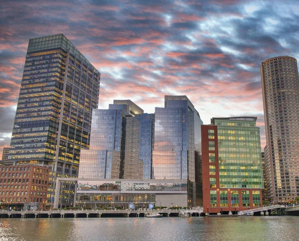 Boston Waterfront Skyline Stadsbyggnader Vid Solnedgången Sett Utifrån Fort Point — Stockfoto